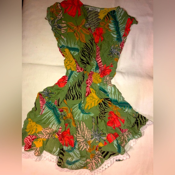Airisa Dresses & Skirts - Floral Dress